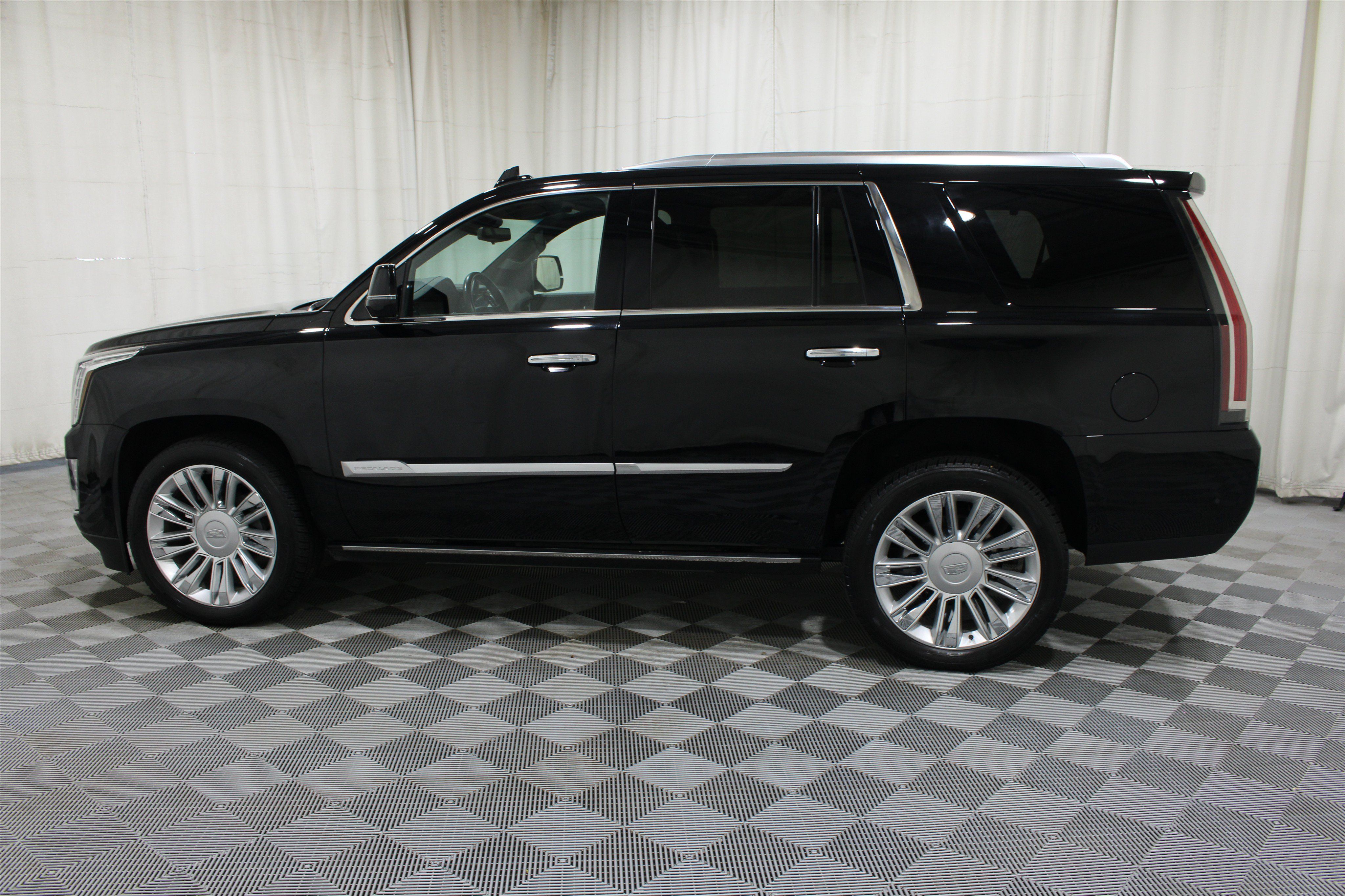 Used 2018 Cadillac Escalade Platinum AWD/4WD image 38