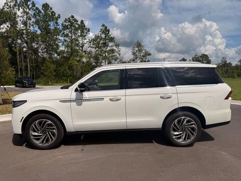 Used 2025 Lincoln Navigator Reserve AWD/4WD image 23