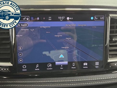 Used 2024 Chrysler Pacifica Limited FWD image 8
