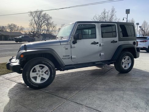 Used 2018 Jeep Wrangler Unlimited Sport S image 4