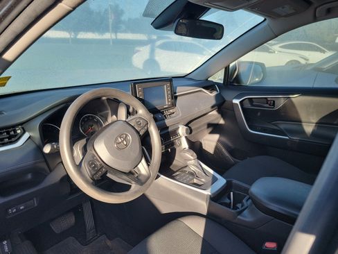 Used 2021 Toyota RAV4 LE image 27