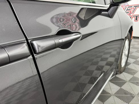 Used 2019 Chrysler Pacifica Touring-L FWD image 31