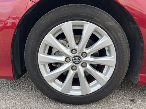 Used 2019 Toyota Camry LE image 9