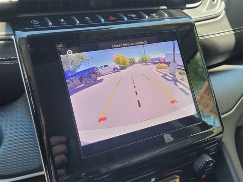 Used 2023 Jeep Grand Cherokee L Laredo image 21