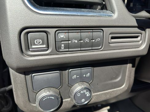 Used 2021 Chevrolet Suburban RST w/ Luxury Package image 25