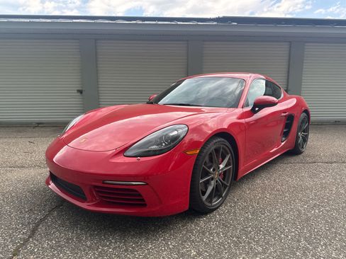 Used 2024 Porsche 718 Cayman S w/ Premium Package RWD image 1