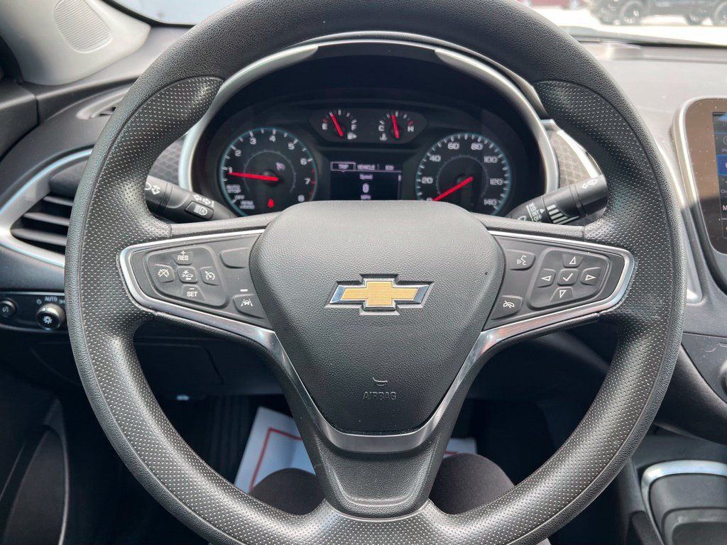 Used 2025 Chevrolet Malibu LT FWD image 12