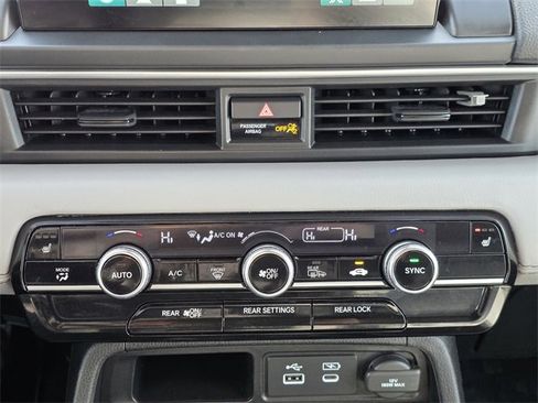 Used 2025 Honda Pilot Touring image 15