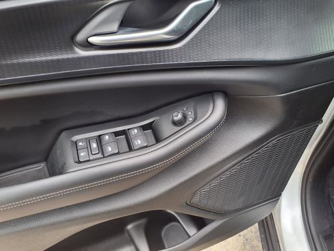 Used 2025 Jeep Grand Cherokee Altitude AWD/4WD image 12