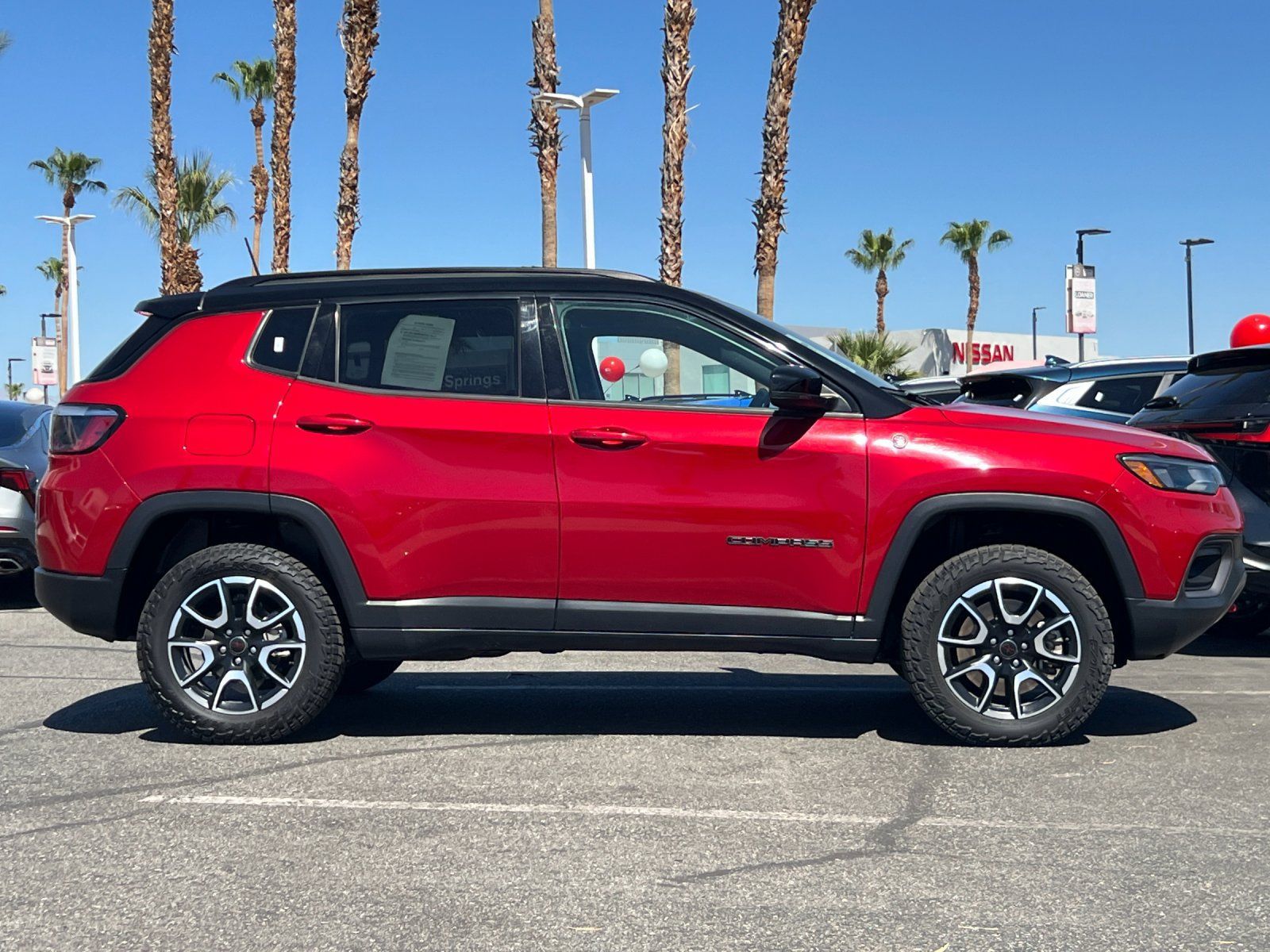 Used 2025 Jeep Compass Trailhawk AWD/4WD image 2