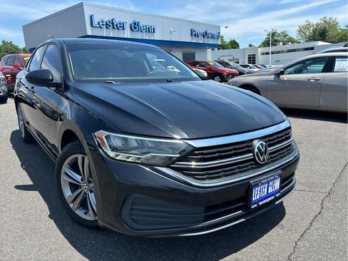 Used 2022 Volkswagen Jetta SE FWD image 2