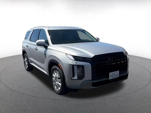 Used 2025 Hyundai Palisade SEL FWD image 3