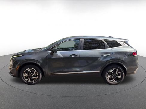 Used 2025 Kia Sportage LX FWD image 9