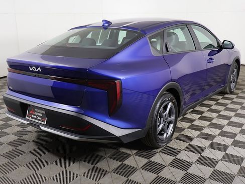 Used 2025 Kia K4 LXS image 8