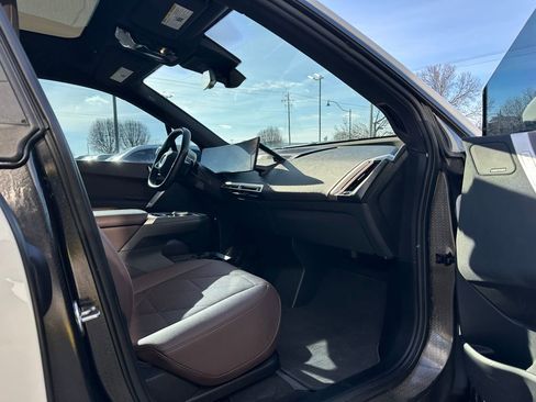 Used 2022 BMW iX xDrive50 w/ Sport Package image 33
