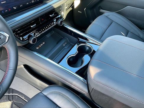 New 2026 Chevrolet Suburban RST w/ RST Capability Package image 8