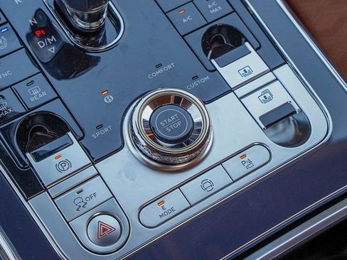 New 2026 Bentley Flying Spur Plug-In Hybrid image 30