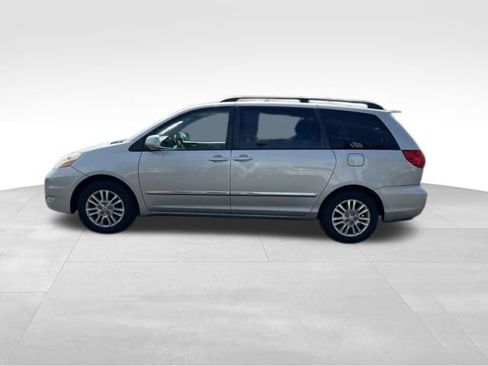 Used 2008 Toyota Sienna XLE FWD image 4