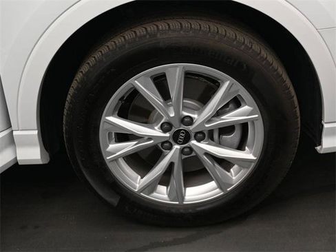 Certified 2025 Audi Q3 2.0T Premium w/ Convenience Package image 39