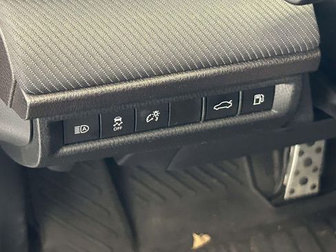 Used 2025 Toyota Camry SE w/ Convenience Package FWD image 19