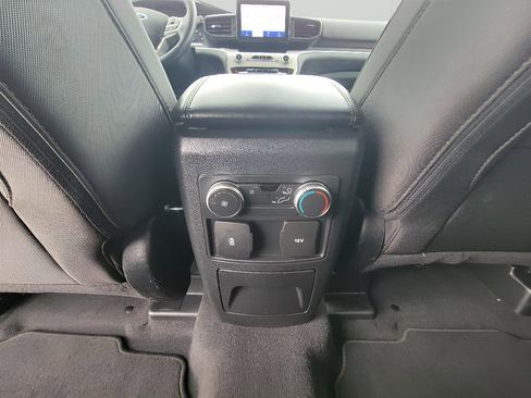 Used 2022 Ford Explorer XLT AWD/4WD image 29