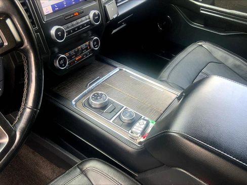 Used 2020 Ford Expedition Limited image 17