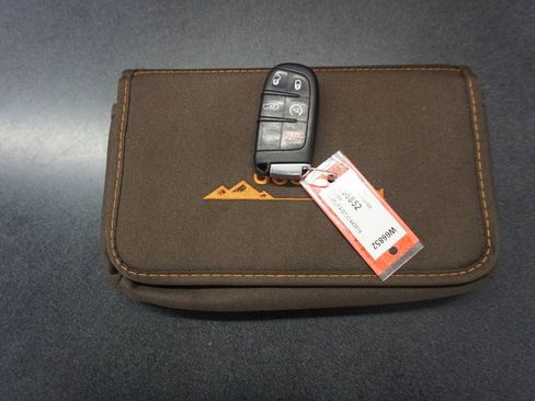 Used 2018 Jeep Grand Cherokee Altitude image 16