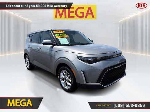 Used 2023 Kia Soul LX w/ LX Technology Package FWD image 3