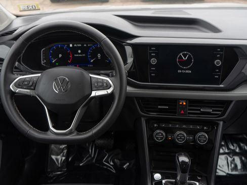 Certified 2022 Volkswagen Taos SEL w/ Panoramic Sunroof Package image 12