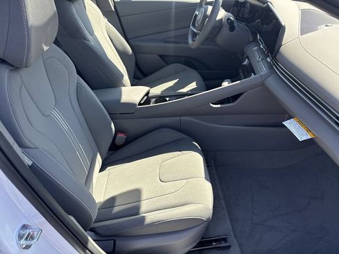 New 2025 Hyundai Elantra SEL FWD image 13
