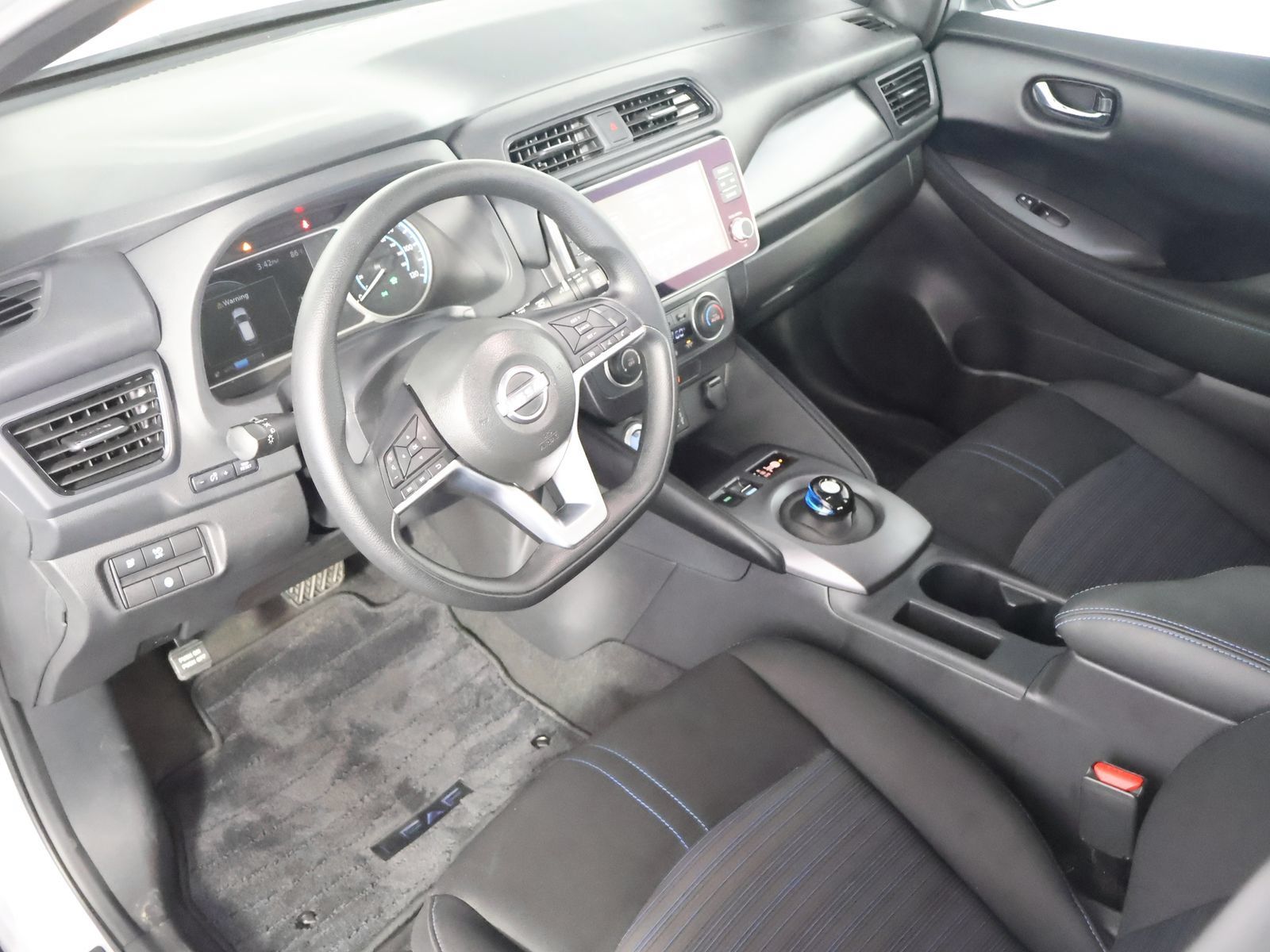 Used 2025 Nissan Leaf S FWD image 22