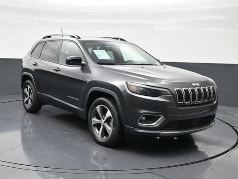 Used 2022 Jeep Cherokee Limited image 3