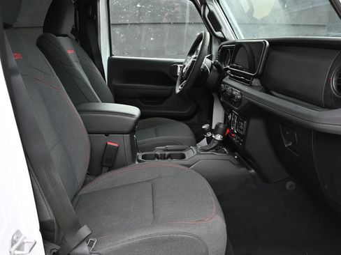 Used 2025 Jeep Wrangler Unlimited Rubicon AWD/4WD image 13