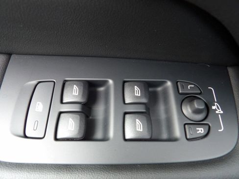 Certified 2024 Volvo XC60 T8 Core w/ Protection Package image 11