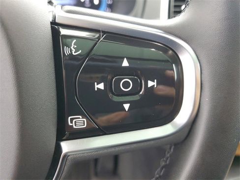 Used 2023 Volvo XC90 B6 Plus w/ Protection Package Premier image 25