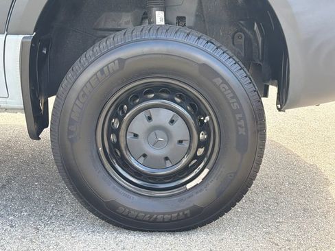 Used 2025 Mercedes-Benz Sprinter 2500 image 6