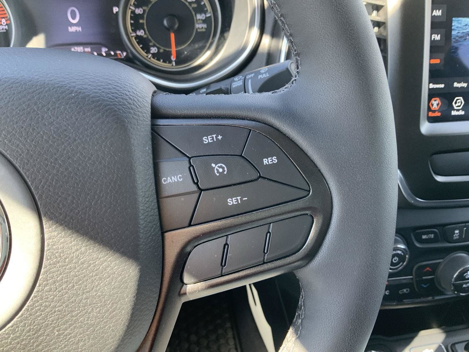 Used 2022 Jeep Cherokee Trailhawk AWD/4WD image 26