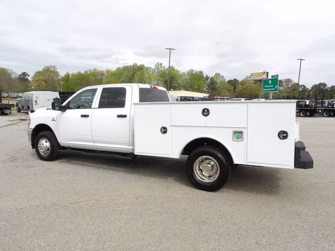 Used 2024 RAM 3500 Tradesman w/ Chrome Appearance Group image 4
