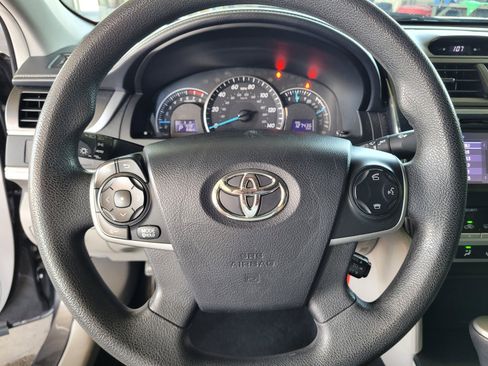 Used 2014 Toyota Camry LE FWD image 16