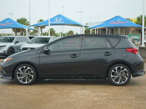 Used 2018 Toyota Corolla iM FWD image 3