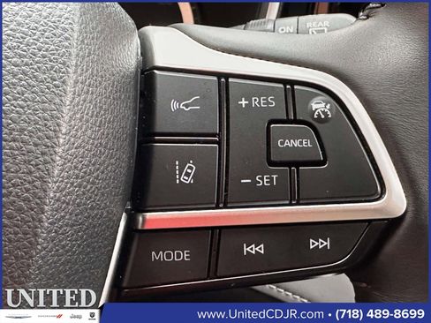 Used 2024 Toyota Highlander XLE image 22