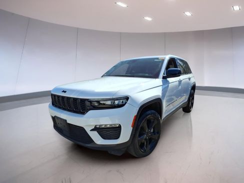 Used 2023 Jeep Grand Cherokee Limited w/ Black Appearance Package image 2