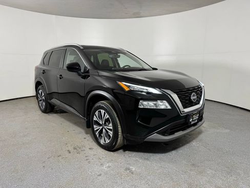 Used 2023 Nissan Rogue SV w/ SV Premium B Package image 3