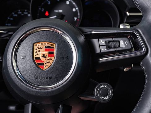 Certified 2026 Porsche Macan AWD/4WD image 19