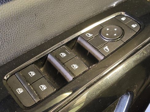 Used 2022 Nissan Pathfinder SV FWD image 26