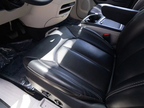 Used 2023 Chrysler Pacifica Touring-L FWD image 31