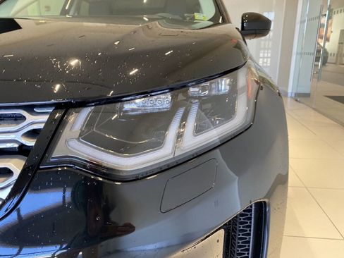 New 2023 Land Rover Discovery Sport SE image 9
