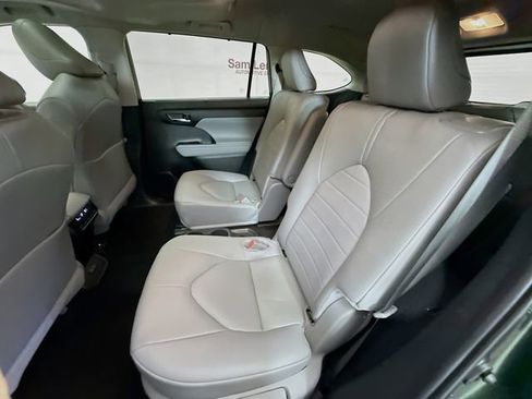 Used 2024 Toyota Highlander XLE image 25