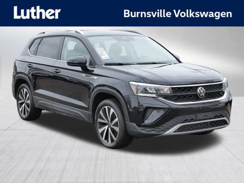Certified 2023 Volkswagen Taos SE w/ Panoramic Sunroof Package image 1