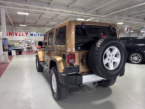 Used 2015 Jeep Wrangler Unlimited Sahara image 3